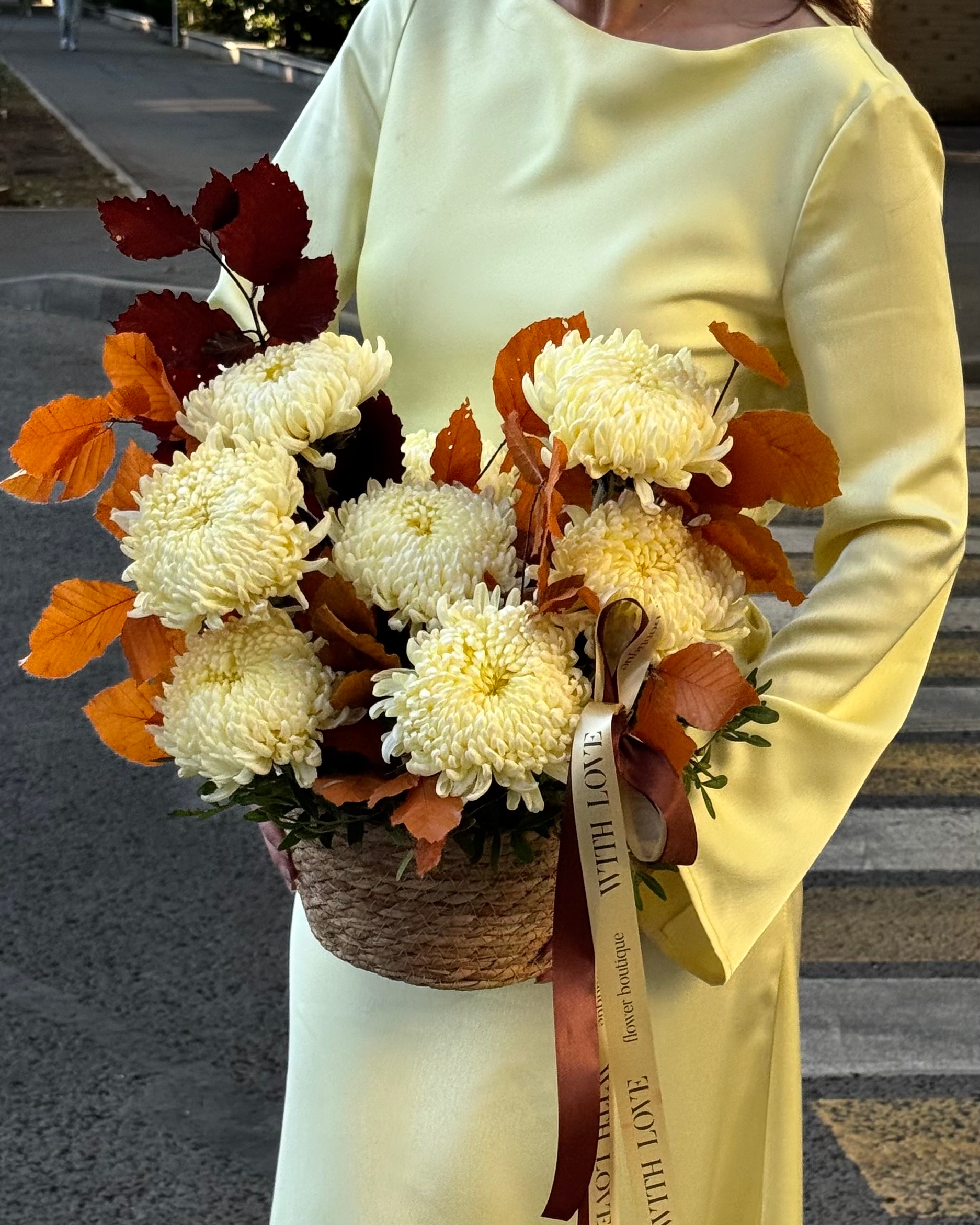 Autumn cream basket